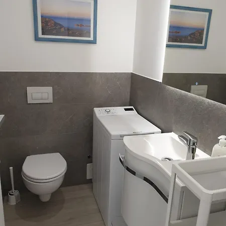 Piscina Fronte Mare & Terrazza - Jl Blue 아파트 *